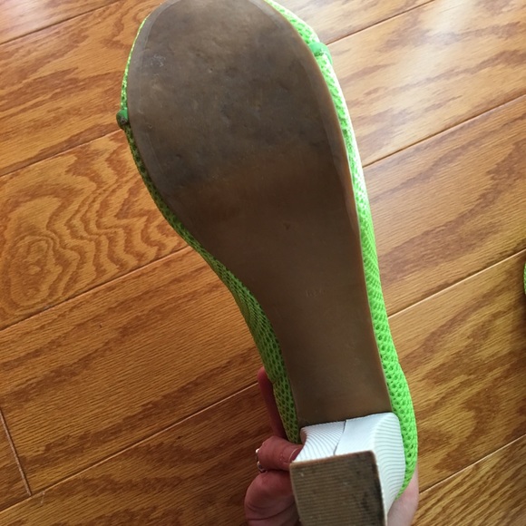 *RARE* Jeffrey Campbell neon green Litas - Picture 5 of 8